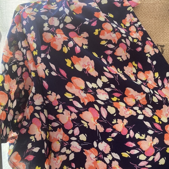 Women's Floral, V-Neck Shirt 👚 - Picture 3 of 8